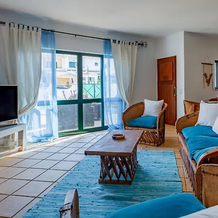 Sunny 2bdr House W/ Private Pool By Lovelystay *