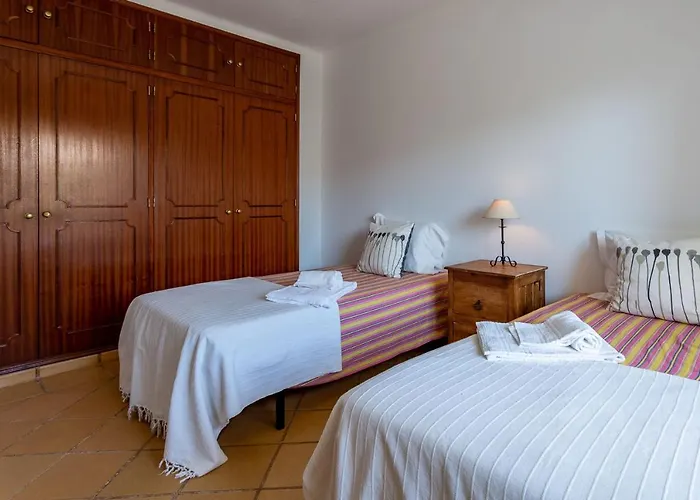 Sunny 2bdr House W/ Private Pool By Lovelystay 아파트 알부페이라