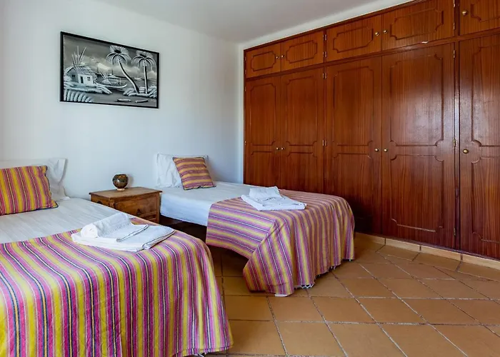 Sunny 2bdr House W/ Private Pool By Lovelystay 아파트 알부페이라