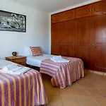 Sunny 2bdr House W/ Private Pool By Lovelystay Apartman Albufeira
