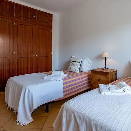 Sunny 2bdr House W/ Private Pool By Lovelystay Appartamento Albufeira