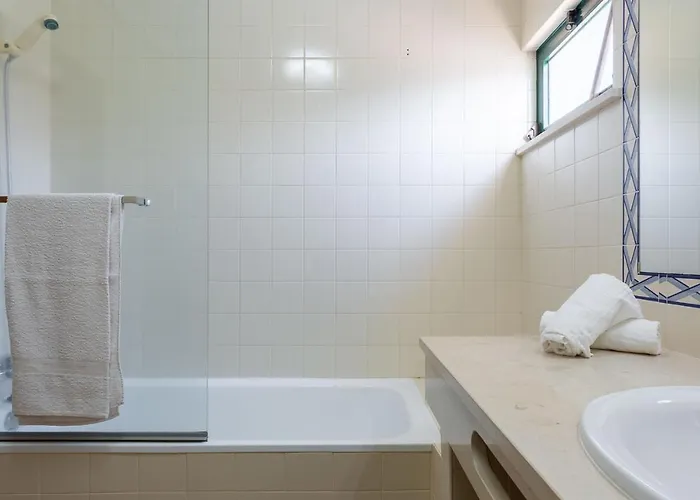 Sunny 2bdr House W/ Private Pool By Lovelystay 阿尔布费拉