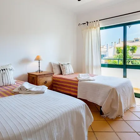 Sunny 2bdr House W/ Private Pool By Lovelystay Διαμέρισμα Αλμπουφέιρα